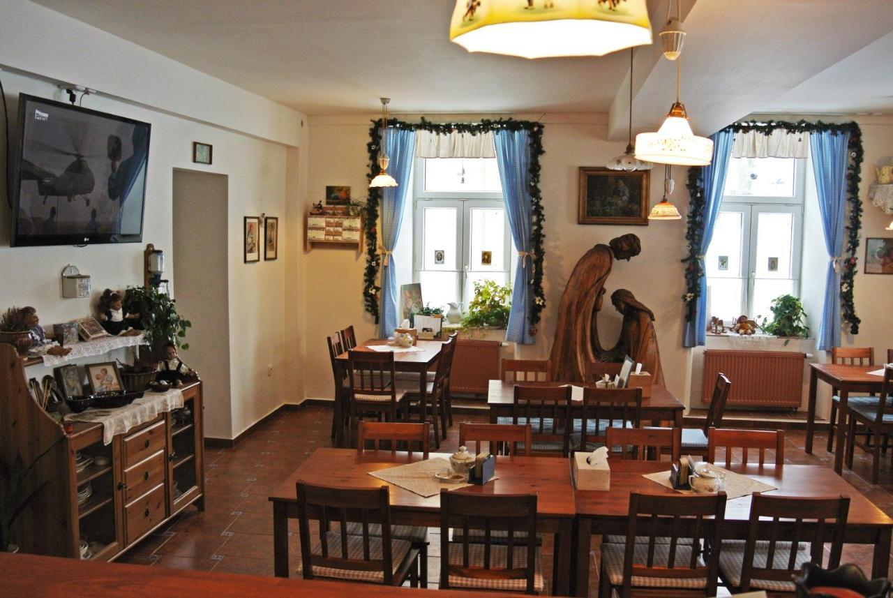 Restaurace A Penzion Ubrousku Prostri Se Nová Bystřice エクステリア 写真